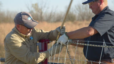 How to Attach and Remove Stretcher Bars for Fence Installation