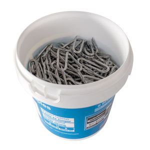 Bekaert 1.5" 8 ga Double Barbed Staples (8 lb bucket)